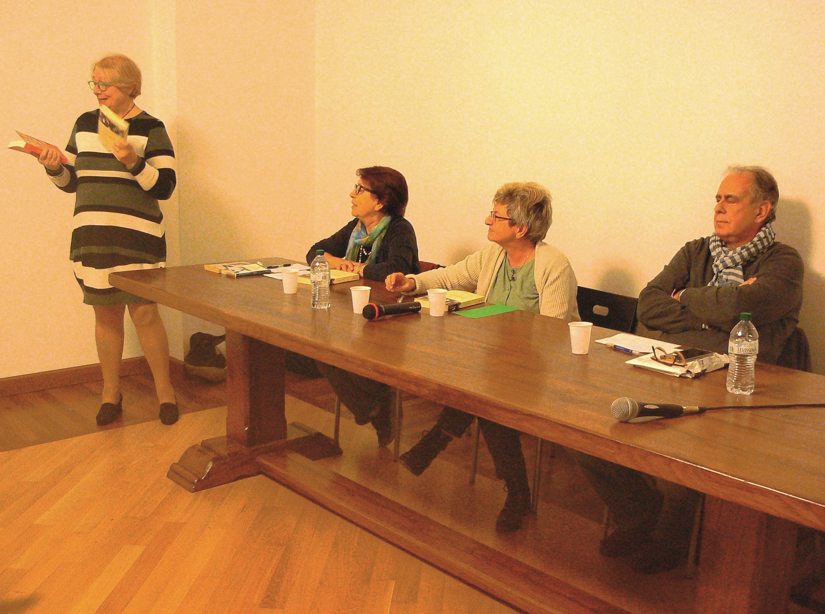 gal/19.11.06_presentazione _di_I_sogni_di_Anna/Patrizia, Gabri, Silvia, Fulvio 3.JPG